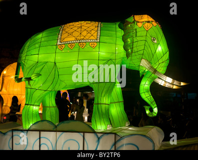 Les éléphants papier fête des lumières loi kathrong Banque D'Images