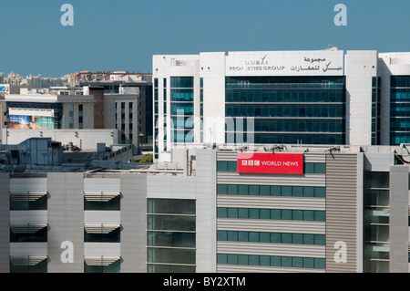 BBC World News building (Dubai Properties Group building en arrière-plan), Dubaï Banque D'Images