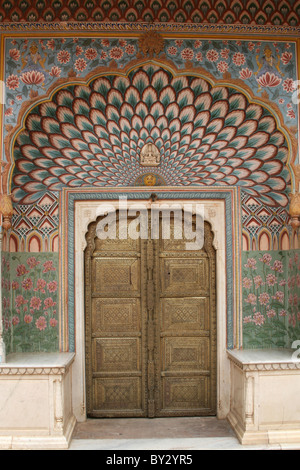 Pitam Niwas Chowk le Lotus Gate l'été à Jaipur, Rajasthan City Palace Banque D'Images