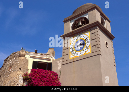 Horloge et Pulalli Wine-Bar, Capri, Italie Banque D'Images