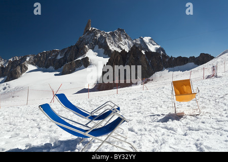 Des chaises sur la Dent du Géant, massif du Mont Blanc glacier Banque D'Images