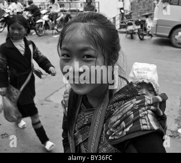 Dao noir les enfants de Sapa, Vietnam Banque D'Images