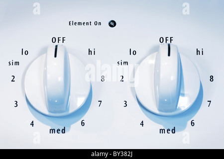 Dans la Cuisine : cuisinière four cuisson nodules blancs, tous deux hors tension. Banque D'Images