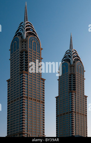 Al Kazim Towers également connu sous le nom de Central Business Twin Towers, Dubaï Banque D'Images