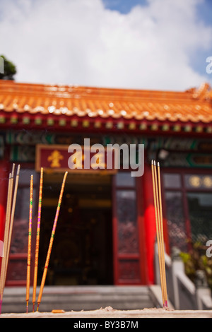 Le Temple de Wong Tai Sin à Kowloon, Hong Kong, Chine, Asie. Également appelé Sik Sik Yuen détail de joss sticks Banque D'Images