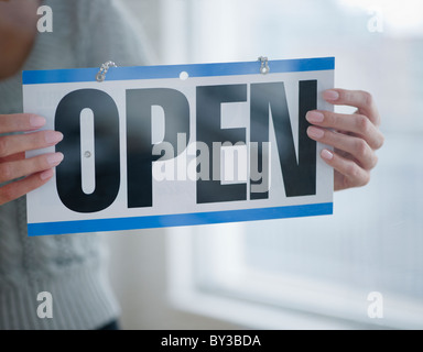 USA, New Jersey, Jersey City, Close-up view of woman holding open sign Banque D'Images