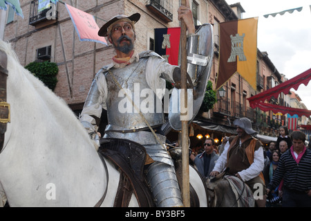 L'école Don Quijote de parade dans Main Street - Quichotte ' marché ' Semaine Cervantes ALCALÁ DE HENARES Madrid ESPAGNE Banque D'Images