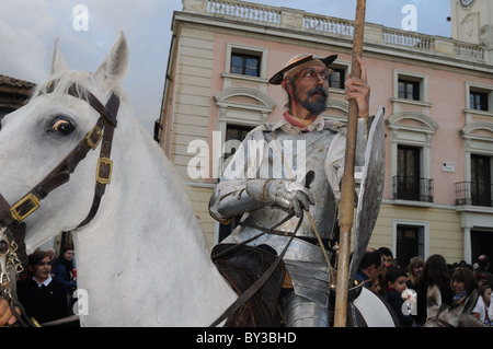 L'école Don Quijote de Cervantes en parade Square devant la mairie . Quichotte ' marché ' Semaine Cervantes ALCALÁ DE HENARES Madrid ESPAGNE Banque D'Images