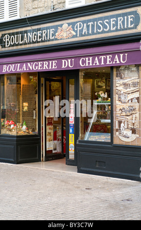 Une boulangerie et pâtisserie dans la ville de Chantilly, France Banque D'Images