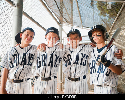 USA, California, Ladera Ranch, les garçons (10-11) de la petite ligue de baseball team Banque D'Images