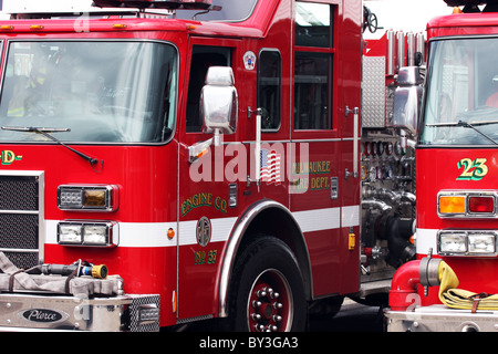 Deux camions d'incendie de Milwaukee à urgence incendie lieux Wisconsin Banque D'Images
