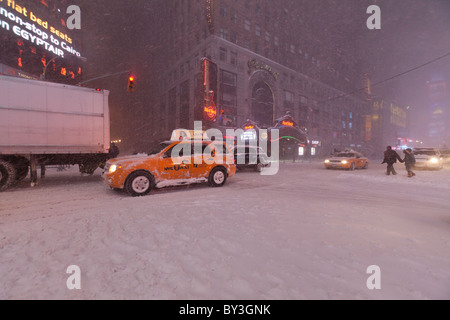Times Square pendant la tempête de neige record qui est descendu fort au cours de Noël à New York City Banque D'Images