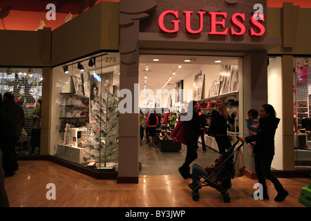 Deviner l'habillement outlet store dans le centre commercial Vaughan Mills Mall à Toronto, Canada, 2010 Banque D'Images