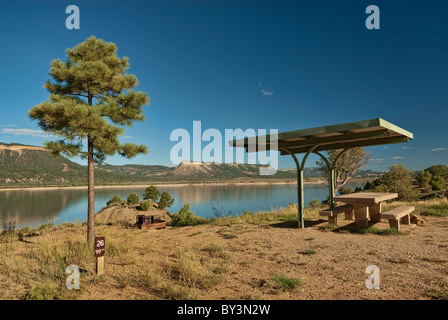 Camping à El Vado Lake State Park près de Tierra Amarilla, New Mexico, USA Banque D'Images