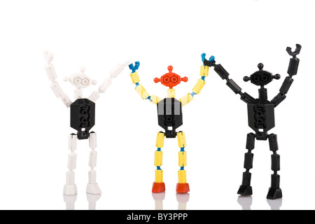 Trois briques jouets autochtones sur fond blanc Banque D'Images