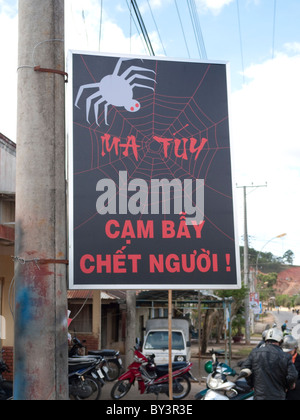 Dalat, Vietnam, affiche de propagande faisant appel aux gens de suivre la fin du le président Ho Chi Minh valeurs morales peut être vu dans tout le pays. Banque D'Images