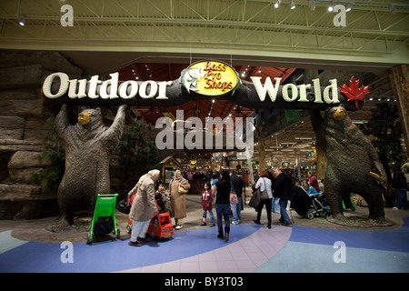 Entrée de Outdoor World store dans le centre commercial Vaughan Mills Mall à Toronto, 2010 Banque D'Images