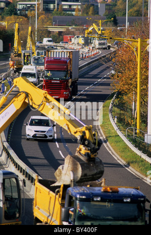 Vitesse moyenne des caméras sur les travaux routiers et la mise à niveau de l'autoroute M621 dans la ville de Leeds, Yorkshire UK Banque D'Images
