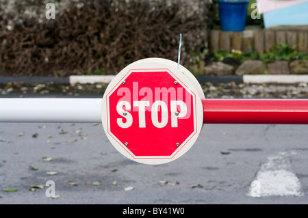 Stop rouge sur un obstacle Banque D'Images