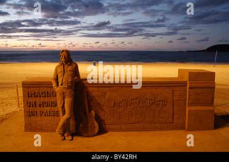 Sculpture de sable de John Lennon et les Beatles sur la plage de Las Canteras à Las Palmas, Gran Canaria, Îles Canaries Banque D'Images