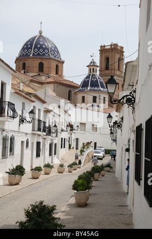 Dans la rue pittoresque village perché de Altea Espagne Banque D'Images