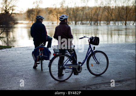 De l'eau élevé sur le Rhin près de Karlsruhe Allemagne Banque D'Images