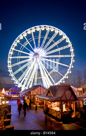 La grande roue et du marché de Noël victorien de Chester, Parc du Château, Chester, Cheshire, Angleterre, RU Banque D'Images