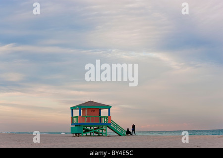 Lifeguard Hut, tôt le matin, South Beach, Miami, Floride, USA Banque D'Images