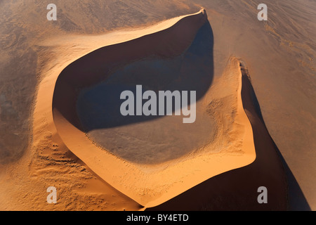 Vue aérienne sur des dunes de sable, Désert du Namib, Namibie Banque D'Images