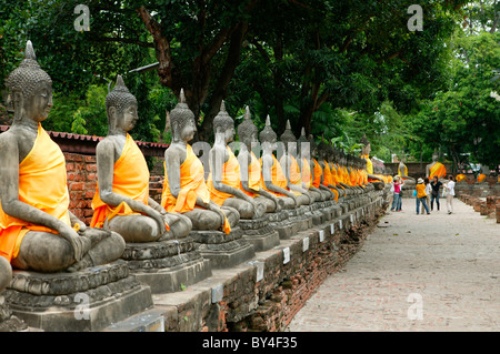 Les Statues de Bouddha de Wat Yai Chaya Mongkol Banque D'Images