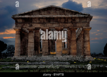 Soir, Temple de Neptune, Paestum, près de Naples, Italie Banque D'Images