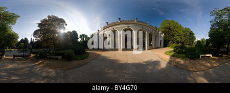 À Vichy, une vue panoramique à 360° des Célestins pavillon Printemps (France) Vue panoramique du pavillon de la source des Célestins Banque D'Images