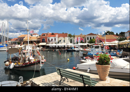 Fiskardo Harbor sur l'île Ionienne de Kefalonia, Grèce Banque D'Images