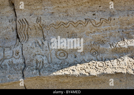 Rock Art au Point de pétroglyphes de lave au Monument National, California, USA Banque D'Images