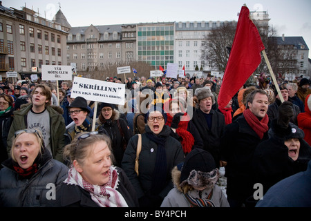 Le centre-ville de Reykjavík, Islande. Samedi, 15 Novembre 2008 : Des manifestants lors d'Austurvollur. Banque D'Images