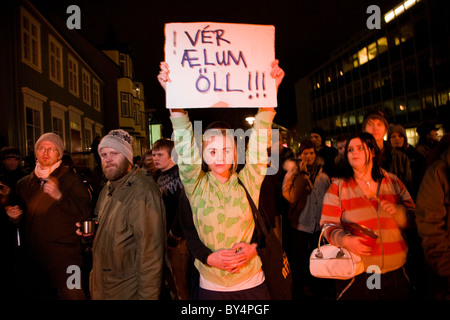 Le centre-ville de Reykjavík, Islande : manifestants protester devant le Parlement islandais Banque D'Images