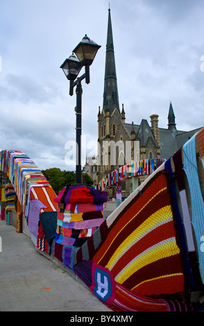 Le tricot en plein air pont l'art public sur Cambridge Canada Banque D'Images