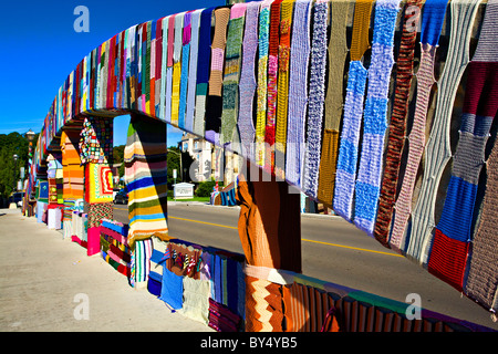 Le tricot en plein air pont l'art public sur Cambridge Canada Banque D'Images