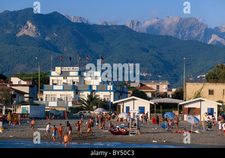 Plage Marina di Massa, Toscane, Italie Banque D'Images