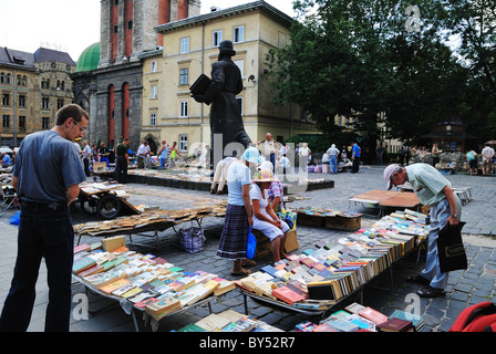 Marché du livre de seconde main, Lviv, Ukraine Banque D'Images