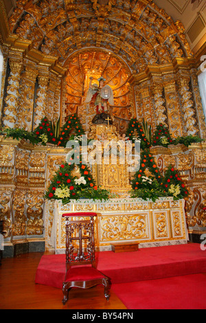 Vue de l'intérieur de l'église São Miguel Arcanjo, dans la ville de Vila Franca do Campo. Açores, Portugal. Banque D'Images