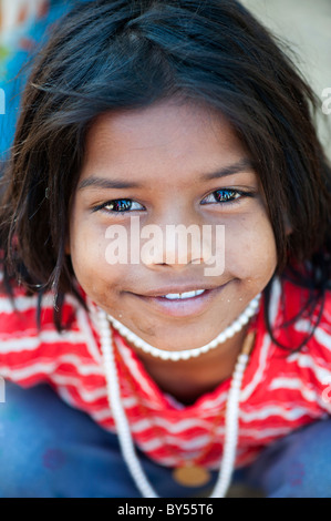 Smiling happy Indian village girl portrait. L'Andhra Pradesh, Inde Banque D'Images