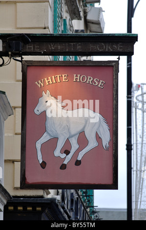 Cheval Blanc enseigne de pub, Broad Street, Oxford, Oxfordshire, England, UK Banque D'Images