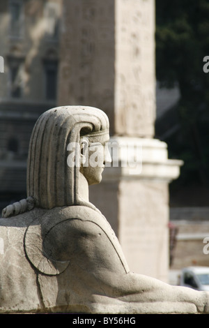 Statue sur la Piazza del popolo Rome Italie Banque D'Images