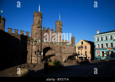 Château du 12ème siècle à la place du marché, Macroom, comté de Cork, Irlande Banque D'Images