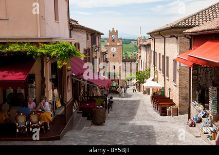 Château médiéval & village, Gradara, Marches, Italie Banque D'Images