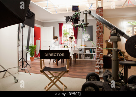 Les acteurs d'une scène sur un plateau de tournage Banque D'Images