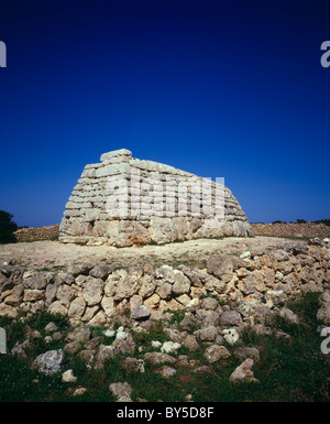 Minorque - Sa Naveta des Tudons megalithic, âge de bronze tombe entre Mahon et Ciutadella Banque D'Images