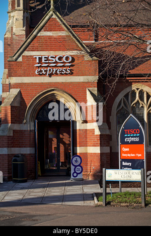 Tesco Express store shop - converti en église Westbourne, Bournemouth, Dorset UK en Janvier Banque D'Images