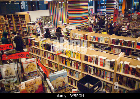 Librairie de frontières Penn Plaza à New York Banque D'Images